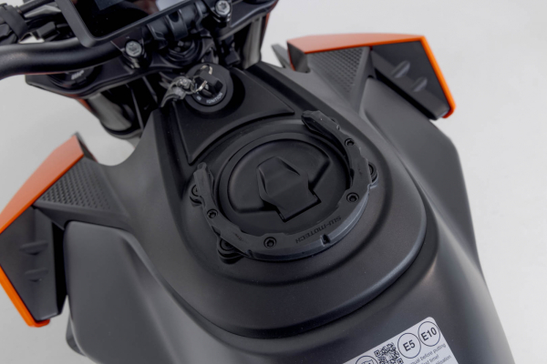 Inel pentru fixare gentuta rezervor PRO Negru. KTM 990 Duke (23-)., 3