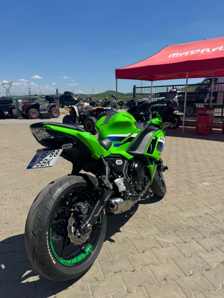 Kawasaki Ninja 650 rulat, 8