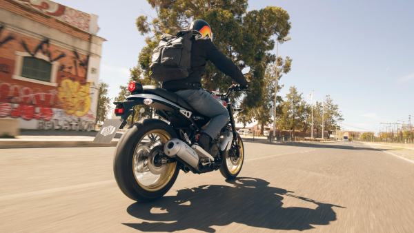 Yamaha XSR125 Legacy, 7