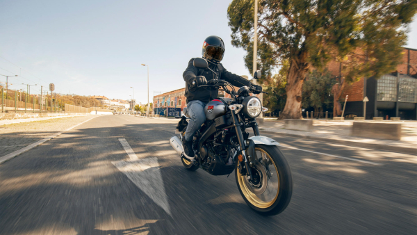 Yamaha XSR125 Legacy, 10
