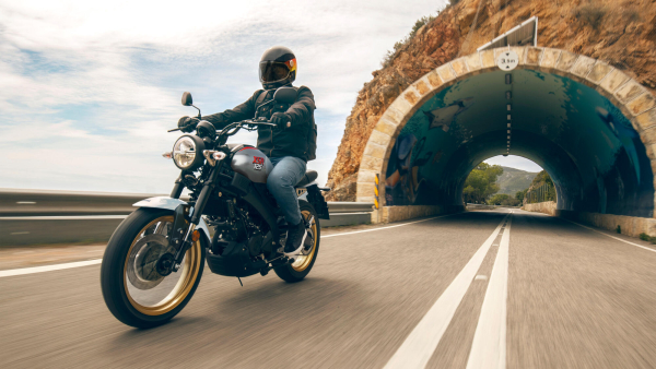 Yamaha XSR125 Legacy, 11