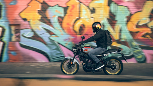 Yamaha XSR125 Legacy, 13