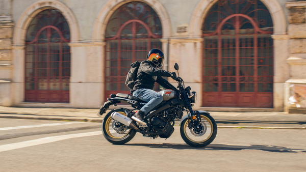 Yamaha XSR125 Legacy, 15