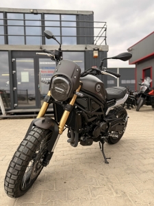 Benelli Leoncino Trail 300