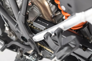 Extensie protectie lant Aluminium. Negru. KTM 1050 Adventure 2015-