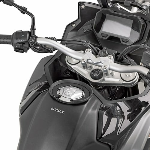 Flansa metalica Givi pentru fixare geanta rezervor BF56
