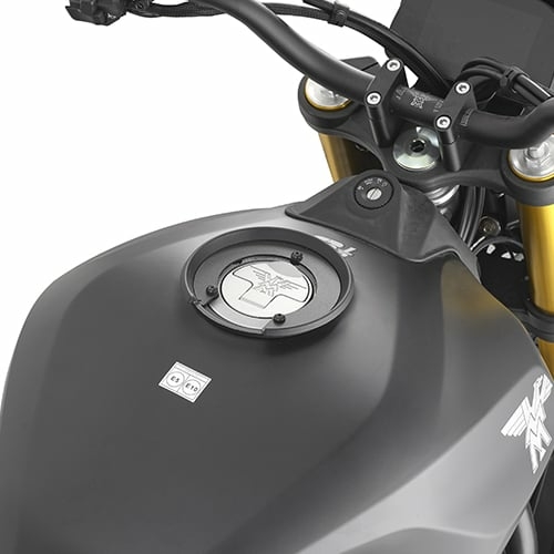Flansa metalica Givi pentru fixare geanta rezervor BF86