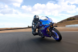 Yamaha R3, 11