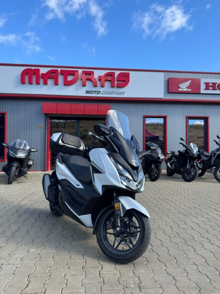 Honda Forza 350 cu Smart Topcase MY22, 2