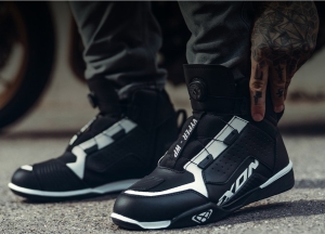 Ghete moto Urban/Roadster femei All Season Ixon model Vyper WP LS culoare: negru/alb (100% waterproof) - Negru/alb , 38