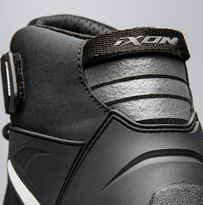 Ghete moto Roadster barbati All Season Ixon model Gambler WP MS culoare: negru/alb (100% waterproof) - Negru/alb , 42