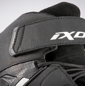 Ghete moto Roadster barbati All Season Ixon model Gambler WP MS culoare: negru/alb (100% waterproof) - Negru/alb , 47