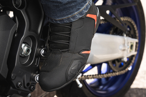 Ghete moto Roadster barbati All Season Ixon model Gambler WP MS culoare: negru/rosu (100% waterproof) - Negru/rosu , 44