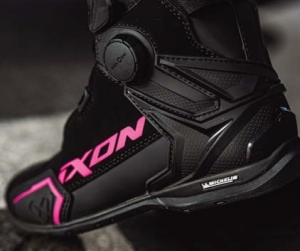 Ghete moto Roadster femei All Season Ixon model Bull 2 WP LS culoare: negru/fuchsia (roz) (100% waterproof) - Negru/fuchsia (roz) , 40