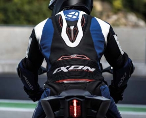 Costum (combinezon) motociclete barbati piele Ixon vara model Vendetta Evo MS culoare: negru - Negru , L