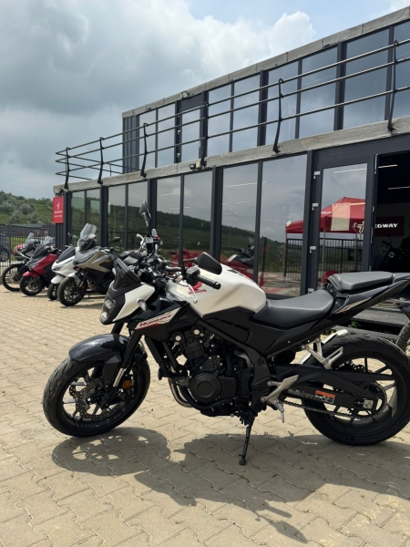Honda Hornet 500 rulat, 3